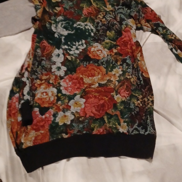 Sweater - Picture 7 of 8